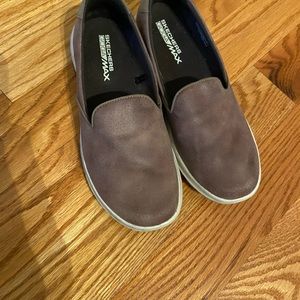 Woman’s size 7.5 Skechers Goga Max